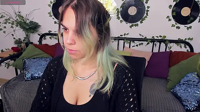 LiraBelle online show from 24, 11, 2025