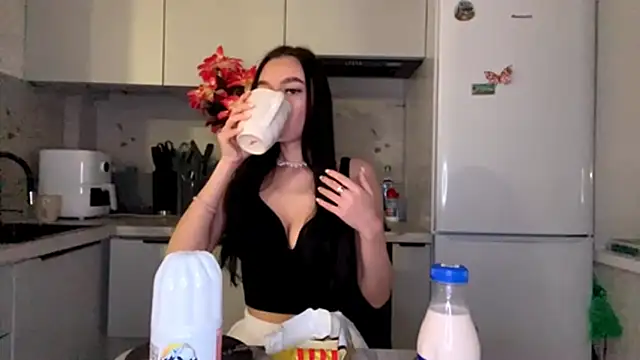 KristaLarmon online show from 29, 11, 2025