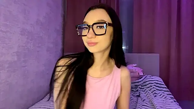 KristaLarmon online show from 3, 12, 2025