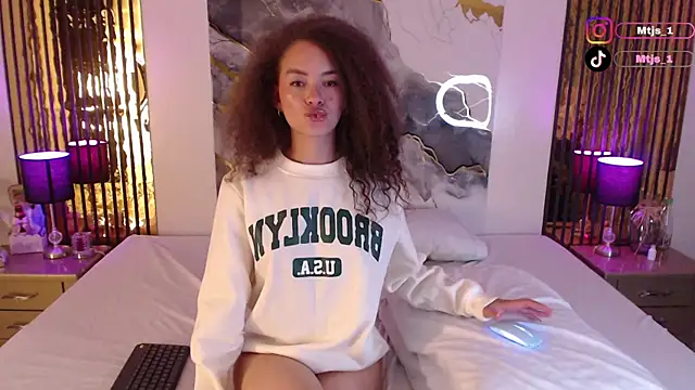 MiticaBrennet  online show from 10, 4, 2026