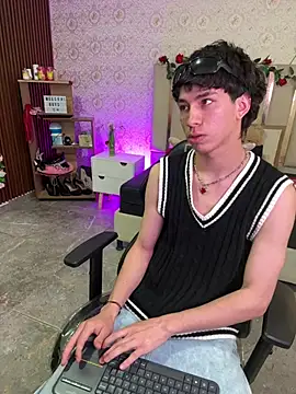 kaelwolf tay online show from 6, 4, 2026