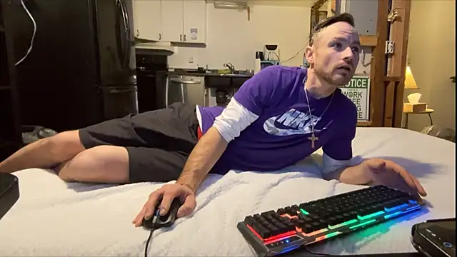 Snapshot of famous1tad chatting on 29, 11, 2025 famous1tad online show from 29, 11, 2025