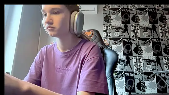 Snapshot of helgicuteness chatting on 14, 12, 2025 helgicuteness online show from 14, 12, 2025