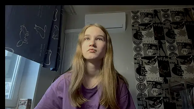 Snapshot of helgicuteness chatting on 17, 12, 2025 helgicuteness online show from 17, 12, 2025