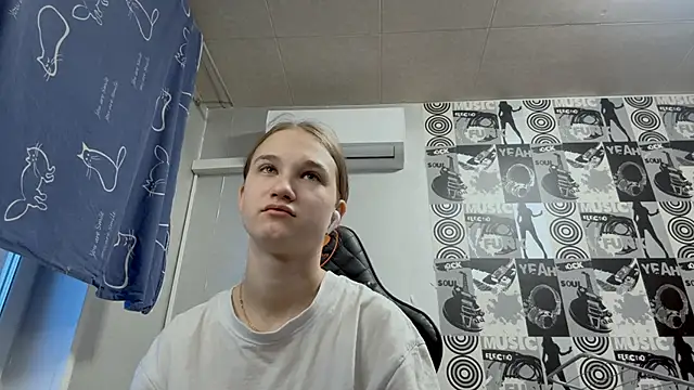 Snapshot of helgicuteness chatting on 21, 12, 2025 helgicuteness online show from 21, 12, 2025