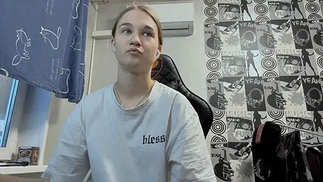 Snapshot of helgicuteness chatting on 22, 12, 2025 helgicuteness online show from 22, 12, 2025