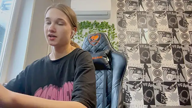 Snapshot of helgicuteness chatting on 11, 1, 2026 helgicuteness online show from 11, 1, 2026