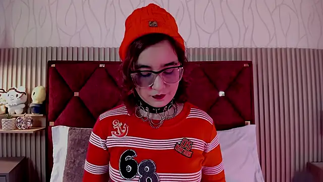 Kiri Velvet online show from 18, 5, 2026