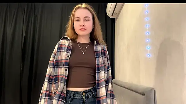 Snapshot of PrettyGhost chatting on 25, 11, 2025 PrettyGhost online show from 25, 11, 2025