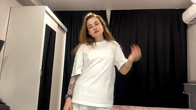 Snapshot of PrettyGhost chatting on 1, 12, 2025 PrettyGhost online show from 1, 12, 2025