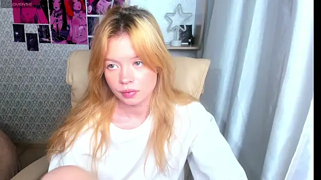 Snapshot of AlysaMeow chatting on 25, 11, 2025 AlysaMeow online show from 25, 11, 2025