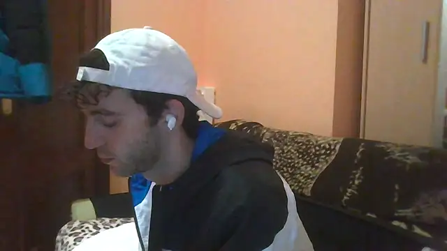 Snapshot of Hugoo_21 chatting on 17, 12, 2025 Hugoo 21 online show from 17, 12, 2025