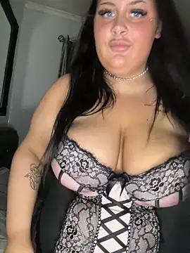 Snapshot of CurvyAyla chatting on 4, 12, 2025 CurvyAyla online show from 4, 12, 2025