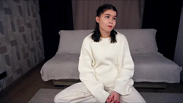 Snapshot of ZulaRattan chatting on 28, 11, 2025 ZulaRattan online show from 28, 11, 2025