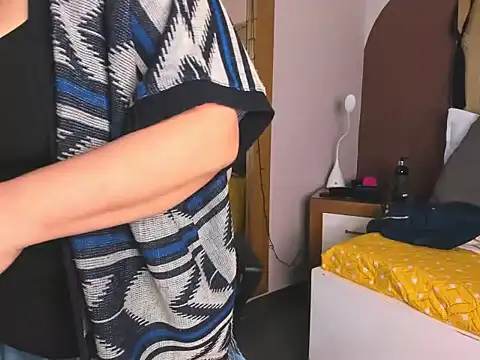 Snapshot of MilaFoxxy chatting on 29, 11, 2025 MilaFoxxy online show from 29, 11, 2025