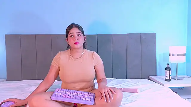 Lizz Bunny online show from 21, 4, 2026