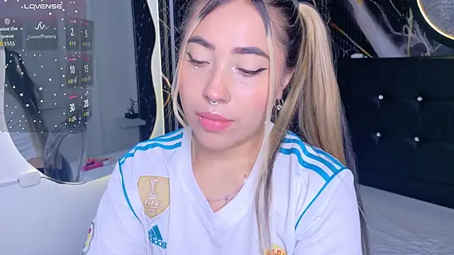 Snapshot of Manuela_Velvet chatting on 30, 11, 2025 Manuela Velvet online show from 30, 11, 2025