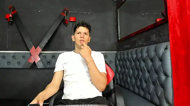 Snapshot of Erick_white chatting on 16, 12, 2025 Erick white online show from 16, 12, 2025