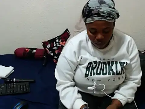 Snapshot of KittyPussyZA chatting on 5, 5, 2026 KittyPussyZA online show from 5, 5, 2026