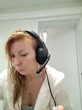 Snapshot of JenyJansy chatting on 2, 12, 2025 JenyJansy online show from 2, 12, 2025