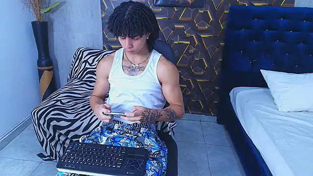 kim curlyy online show from 4, 6, 2026