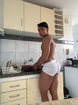 Snapshot of angeldan_ chatting on 4, 12, 2025 angeldan online show from 4, 12, 2025