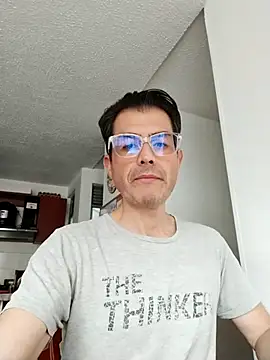 Snapshot of Fuegosutil chatting on 30, 11, 2025 Fuegosutil online show from 30, 11, 2025