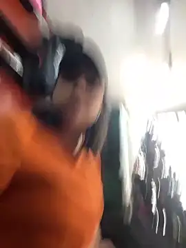 Laurabuu  online show from 26, 11, 2025