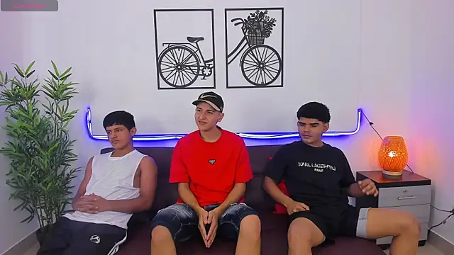 Snapshot of Crazy_porkys chatting on 27, 11, 2025 Crazy porkys online show from 27, 11, 2025