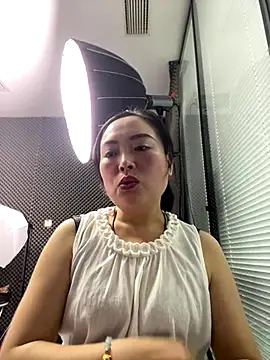 Snapshot of TL-46 chatting on 27, 11, 2025 TL-46 online show from 27, 11, 2025