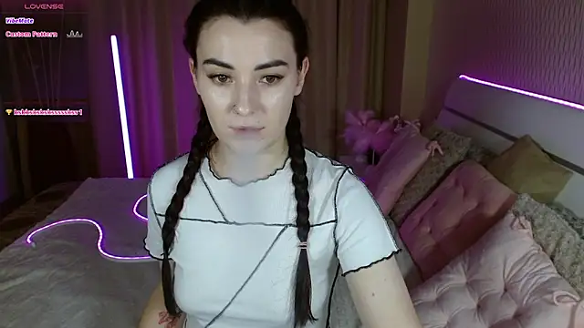 Snapshot of AdeleCutie chatting on 2, 12, 2025 AdeleCutie online show from 2, 12, 2025