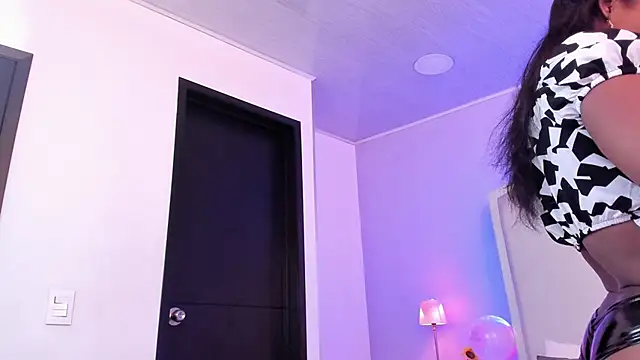 Snapshot of salome_moon_ chatting on 18, 12, 2025 salome moon online show from 18, 12, 2025