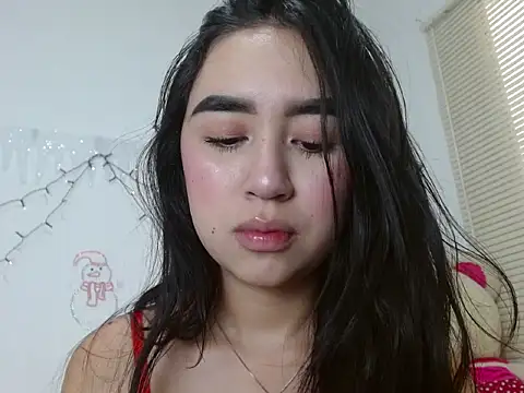 Snapshot of SiennaLorens chatting on 18, 12, 2025 SiennaLorens online show from 18, 12, 2025