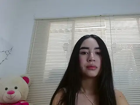 Snapshot of SiennaLorens chatting on 19, 12, 2025 SiennaLorens online show from 19, 12, 2025