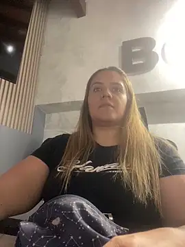 Snapshot of LoreinnFox chatting on 4, 4, 2026 LoreinnFox online show from 4, 4, 2026
