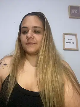 Snapshot of LoreinnFox chatting on 8, 4, 2026 LoreinnFox online show from 8, 4, 2026