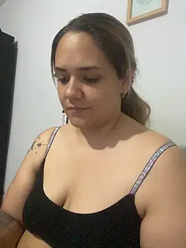 Snapshot of LoreinnFox chatting on 13, 4, 2026 LoreinnFox online show from 13, 4, 2026