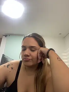 Snapshot of LoreinnFox chatting on 25, 4, 2026 LoreinnFox online show from 25, 4, 2026