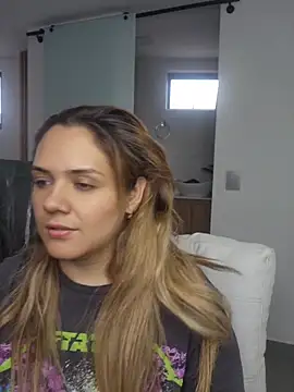 Snapshot of LoreinnFox chatting on 28, 4, 2026 LoreinnFox online show from 28, 4, 2026