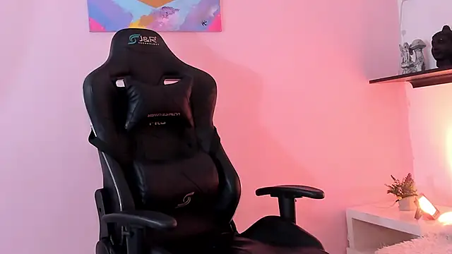 Snapshot of VictoriiaRose chatting on 28, 11, 2025 VictoriiaRose online show from 28, 11, 2025