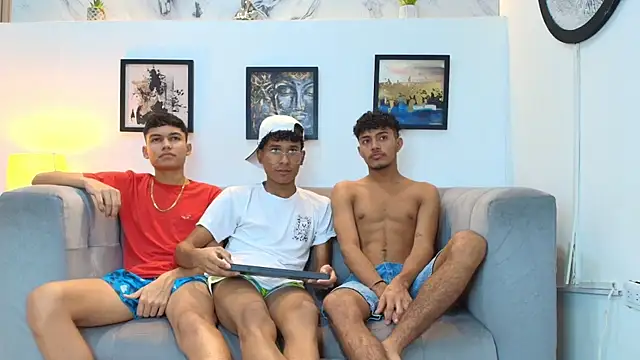 Snapshot of COUPLES_BOYS chatting on 22, 2, 2026 COUPLES BOYS online show from 22, 2, 2026