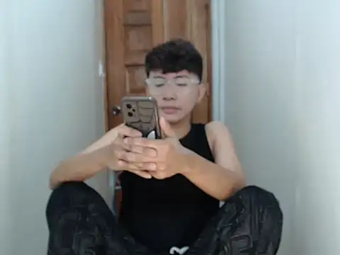 asiantwink0000 online show from 23, 12, 2025