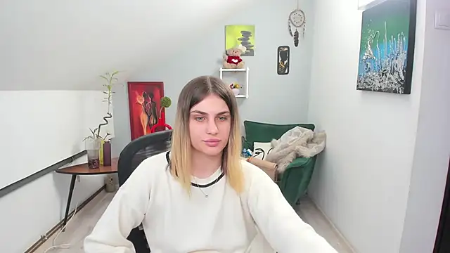 Snapshot of SarahOwenn chatting on 28, 11, 2025 SarahOwenn online show from 28, 11, 2025