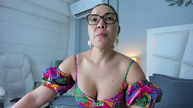 Snapshot of AnnaJaimes chatting on 22, 4, 2026 AnnaJaimes online show from 22, 4, 2026