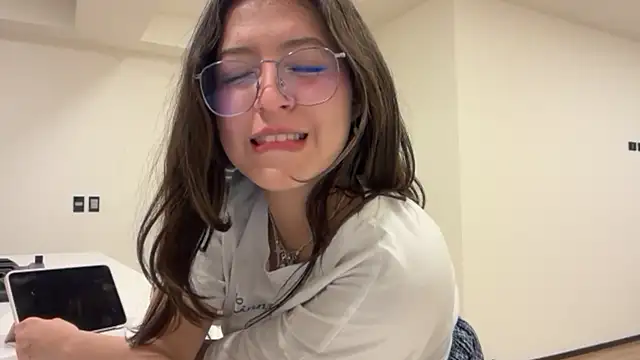 Alicatcua  online show from 23, 6, 2026