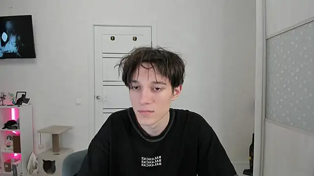 Snapshot of Mickleloveu chatting on 1, 12, 2025 Mickleloveu online show from 1, 12, 2025