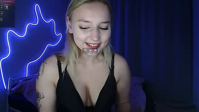 Snapshot of _K1ra_S1n_ chatting on 2, 12, 2025 K1ra S1n online show from 2, 12, 2025