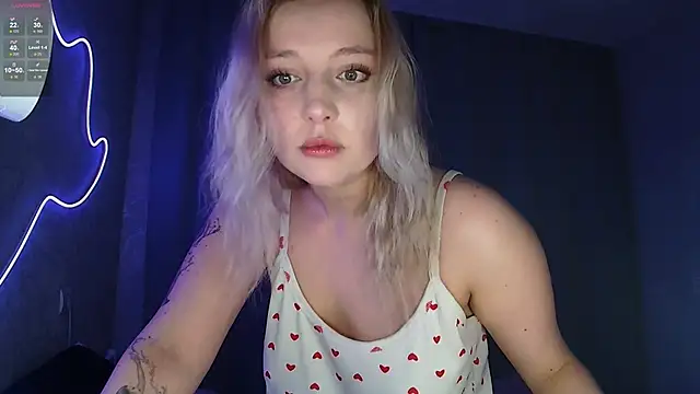 Snapshot of _K1ra_S1n_ chatting on 17, 12, 2025 K1ra S1n online show from 17, 12, 2025