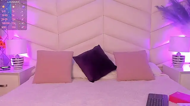 Lizzi Hotman  online show from 30, 3, 2026