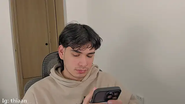 Snapshot of thiaann chatting on 28, 11, 2025 thiaann online show from 28, 11, 2025